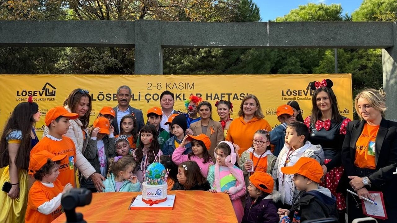 Kadıköy'de LÖSEV Şenliği Düzenlendi