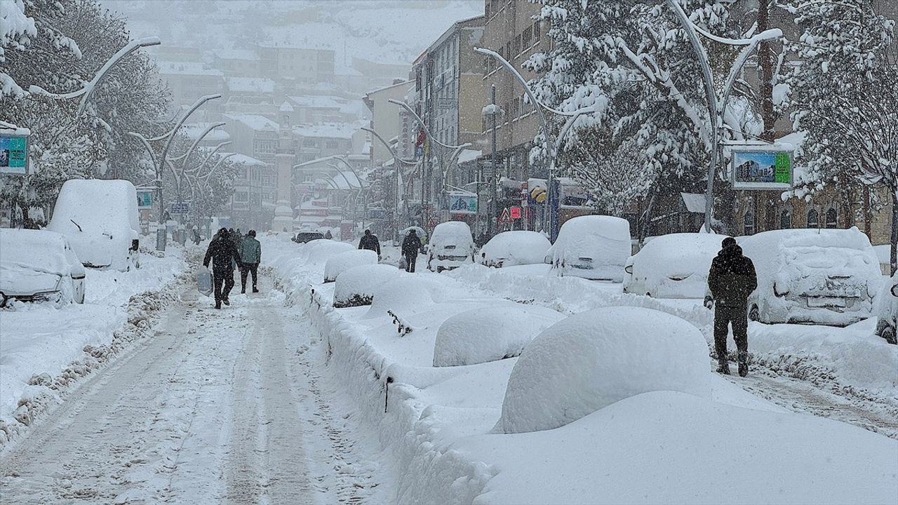 Kar Yağışı Nedenidir Ulaşımda Aksama: 998 Yerleşim Yeri Kapanmış Durumda