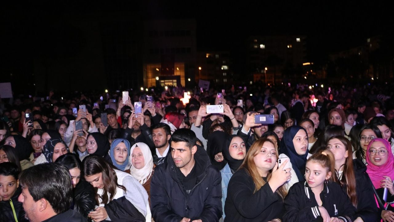 Kilis'te Dedublüman Konseri Büyüledi