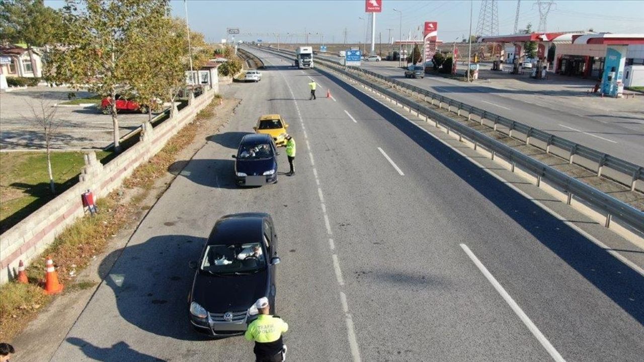 Kırklareli'de Hız İhlali Yapan 22 Araç Trafikten Men Edildi