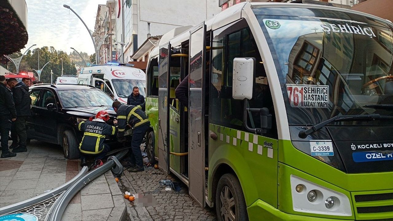 Kocaeli'de Cipin Durağa Çarpması Sonucu 6 Yaralı