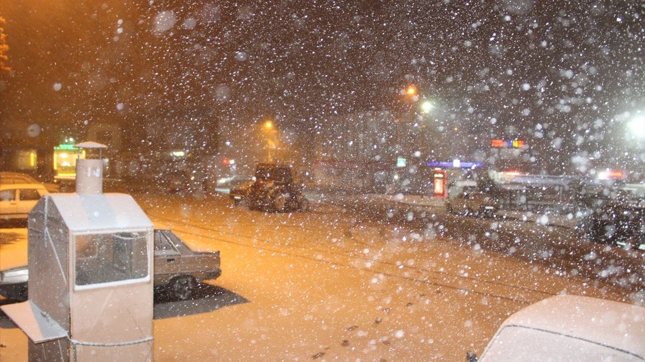 Konya'da Kar Etkili Olmaya Başladı