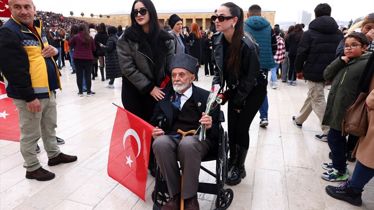 Kore Gazisi Şerafettin Baran, Anıtkabir'i Ziyaret Etti