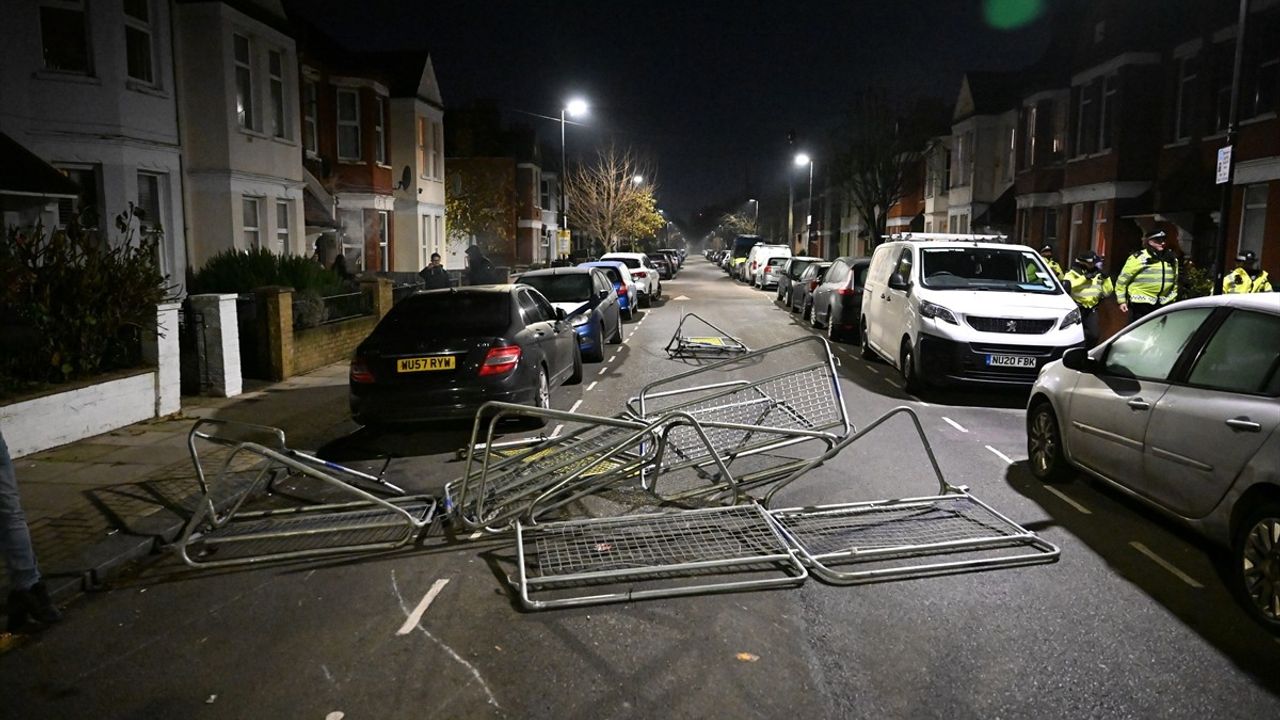 Londra'da PKK Yandaşları ile Polis Arasında Çatışma