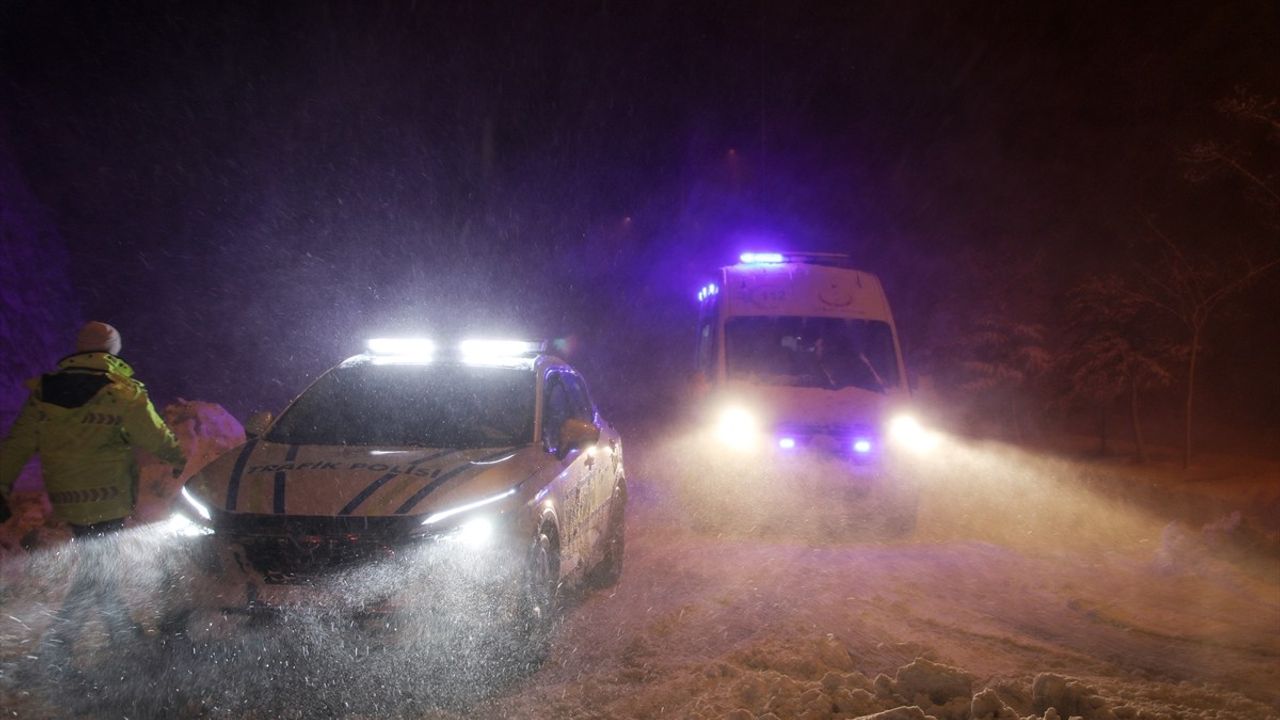 Malatya'da Kar Yağışı Nedeniyle Mahsur Kalanlar Kurtarıldı