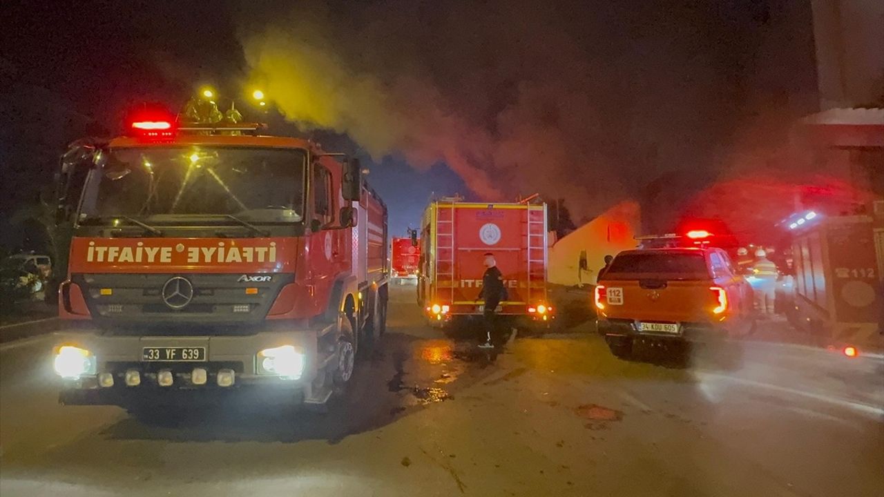 Mersin'deki Tekstil Fabrikasında Yangın Çıktı