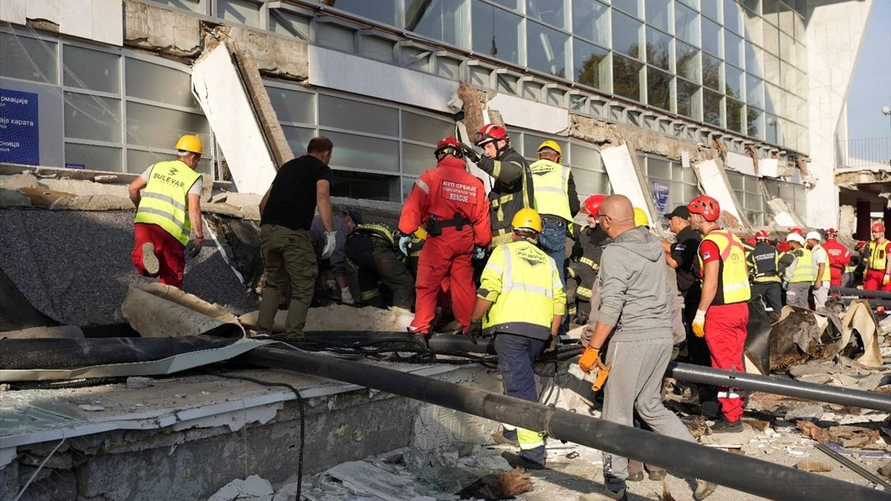 Novi Sad'daki Tren İstasyonu Çökmesinde 8 Kişi Hayatını Kaybetti