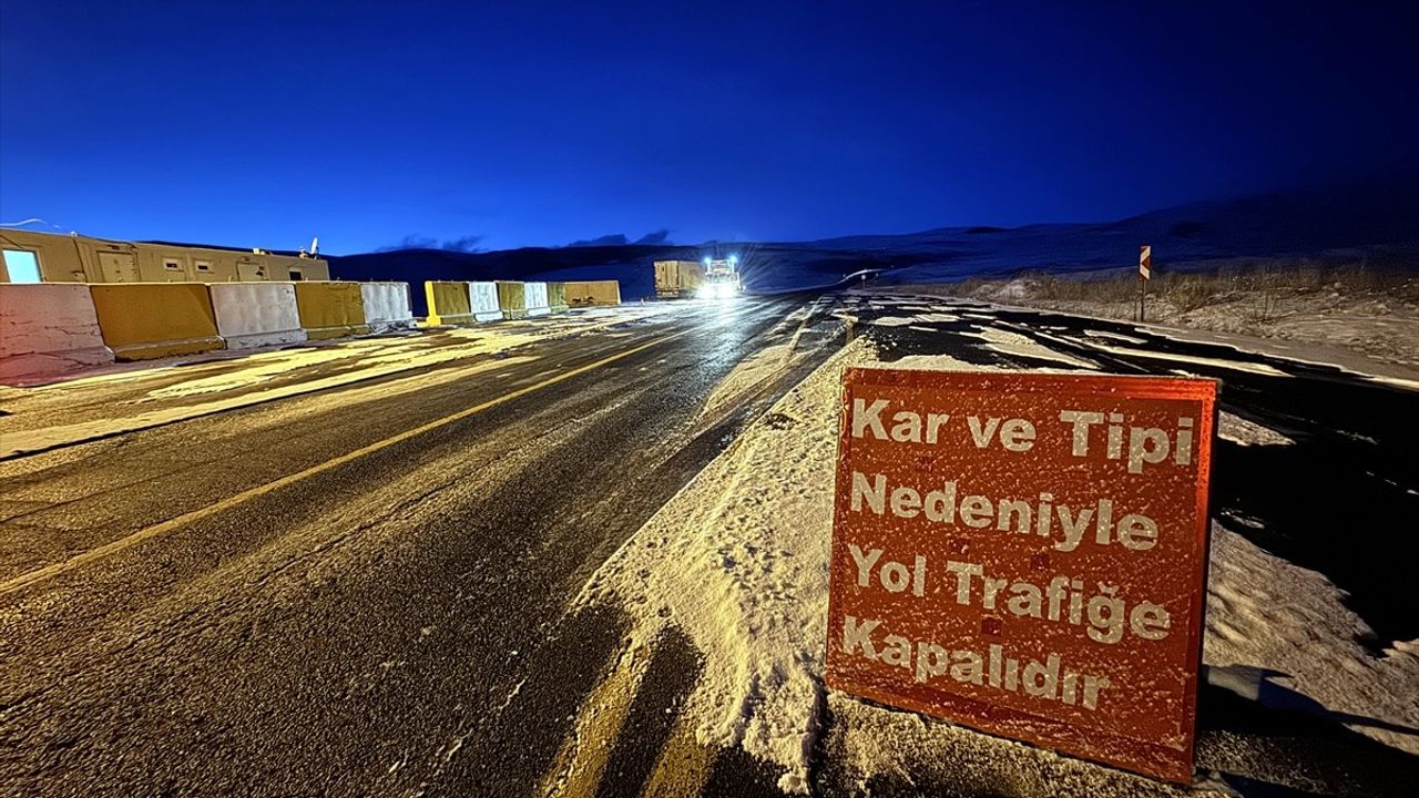 Olumsuz Hava Şartları Nedeniyle Türkgözü-Posof-Damal Yolu Tır Geçişine Kapandı