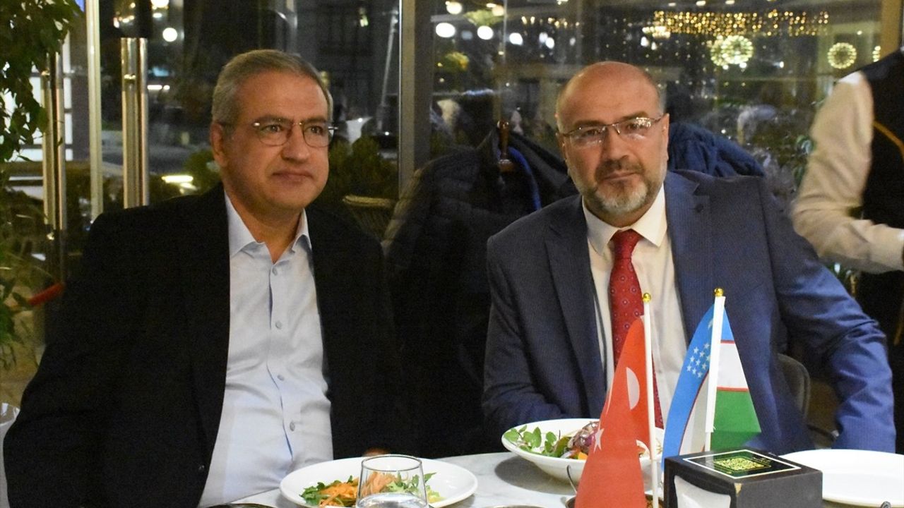 Özbekistan'da Öğretmenler Günü Coşkuyla Kutlandı