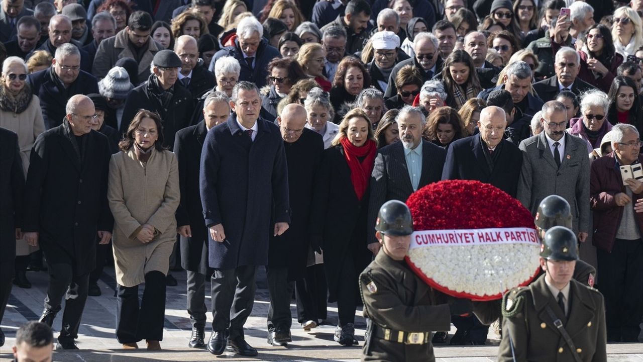 Özgür Özel'den Anıtkabir Ziyareti