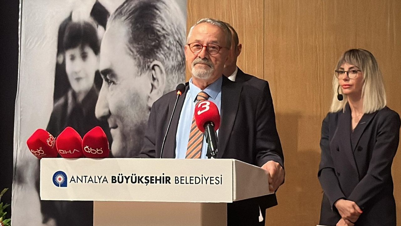 Prof. Dr. Naci Görür'e Onur Ödülü Verildi