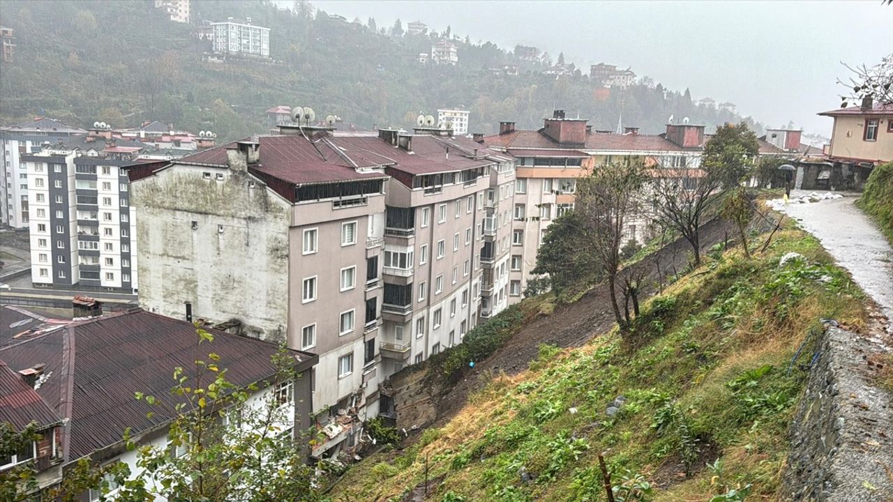 Rize'de Heyelan Faciası: 1 Ölü, 4 Yaralı