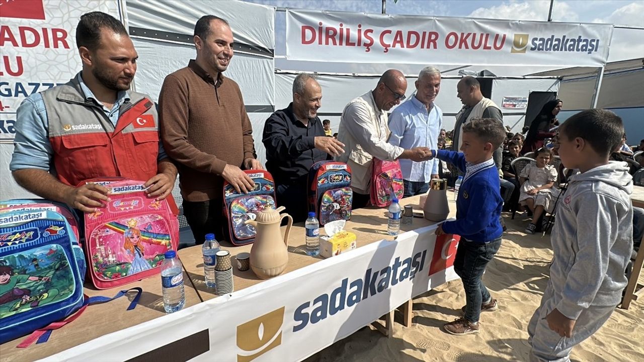 Sadakataşı Derneği, Gazze'de Yeni Bir Çadır Okulu Açtı