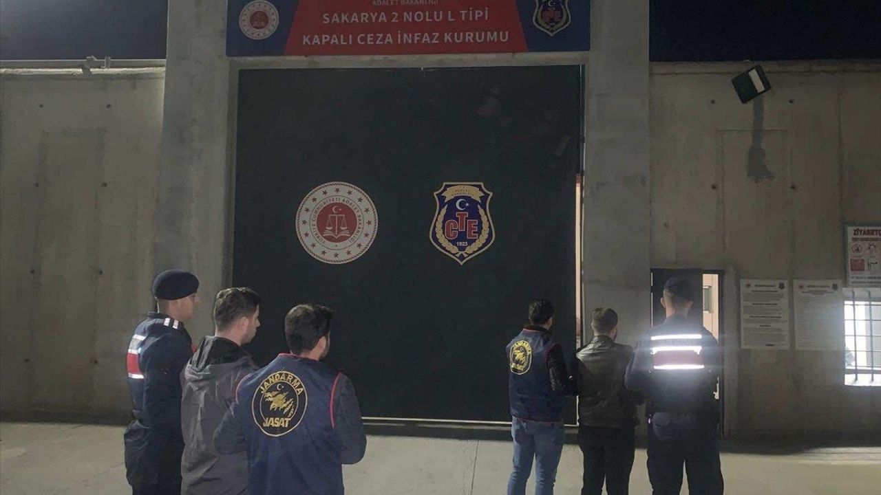 Sakarya'da Cinayet Zanlısının Yardımcılarına Tutuklama