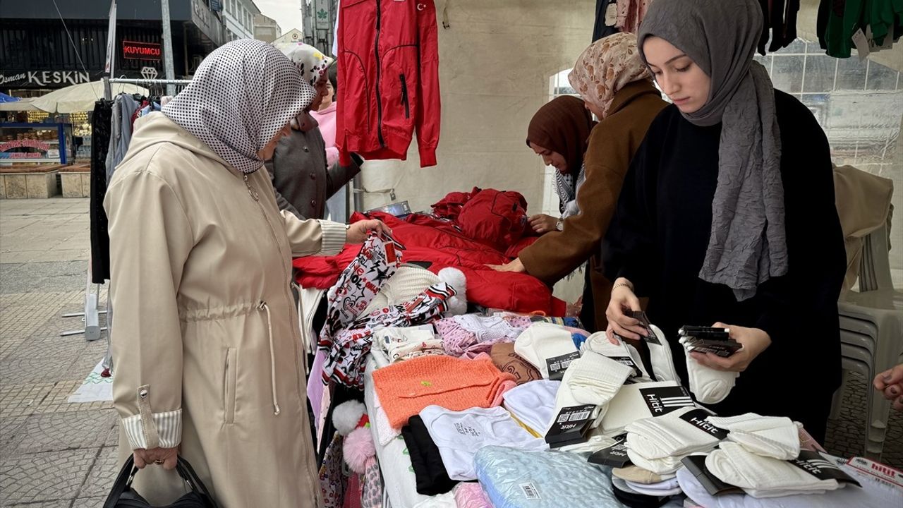 Samsun'da Gazze'ye Yardım İçin Hayır Çarşısı Kuruldu