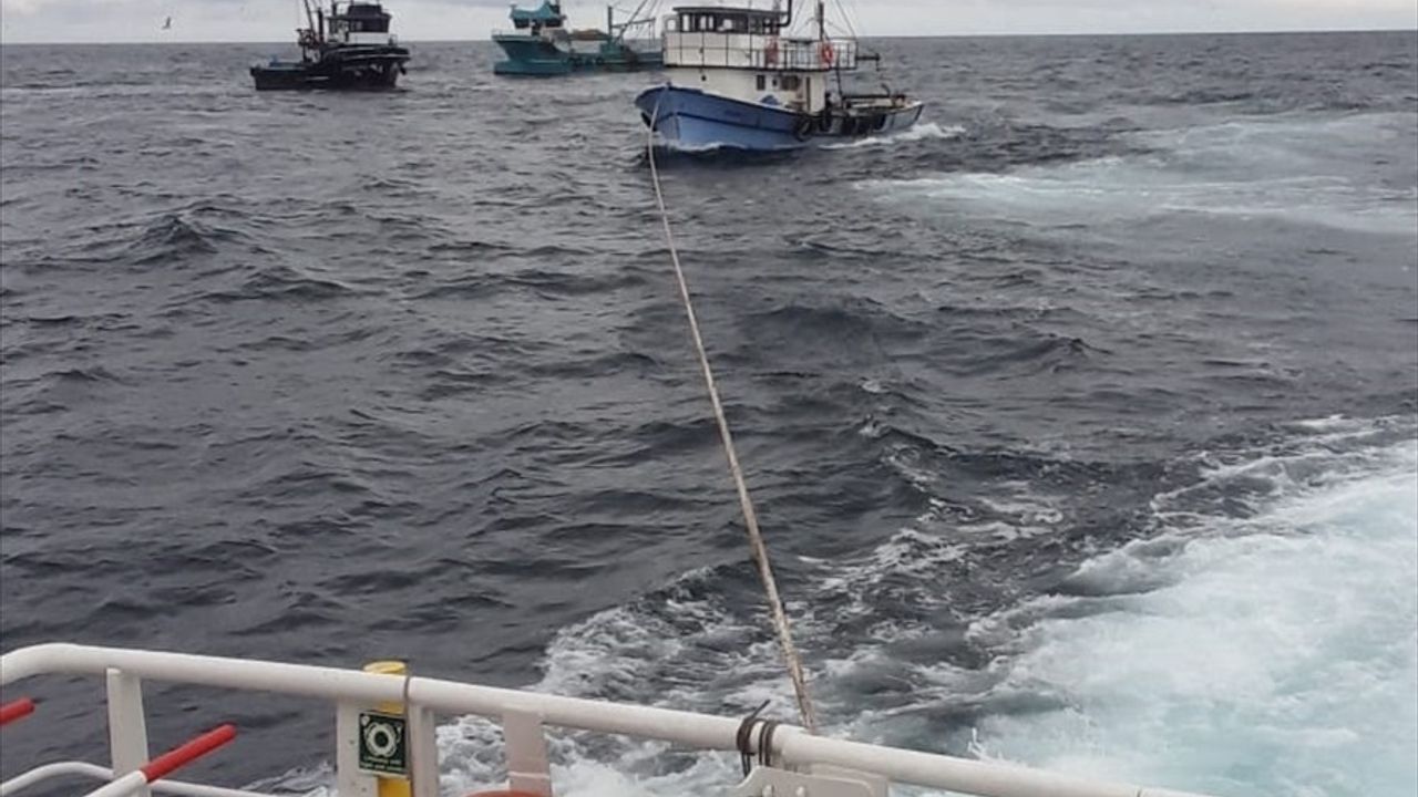 Sarıyer'de Batma Tehlikesi Geçiren Balıkçı Teknesi Kurtarıldı