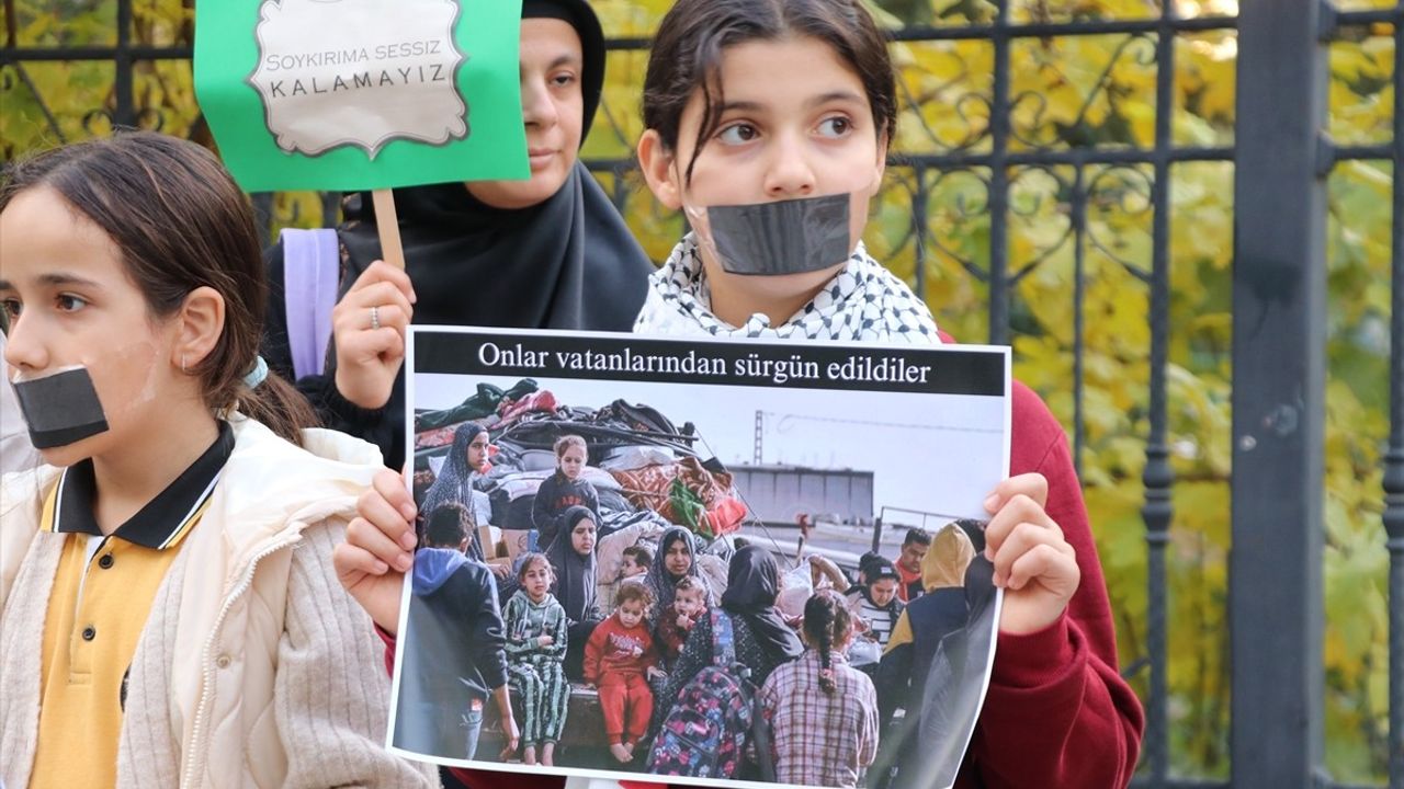 Siirt'te Dünya Çocuk Hakları Günü'nde Gazze için Sessiz Yürüyüş Düzenlendi