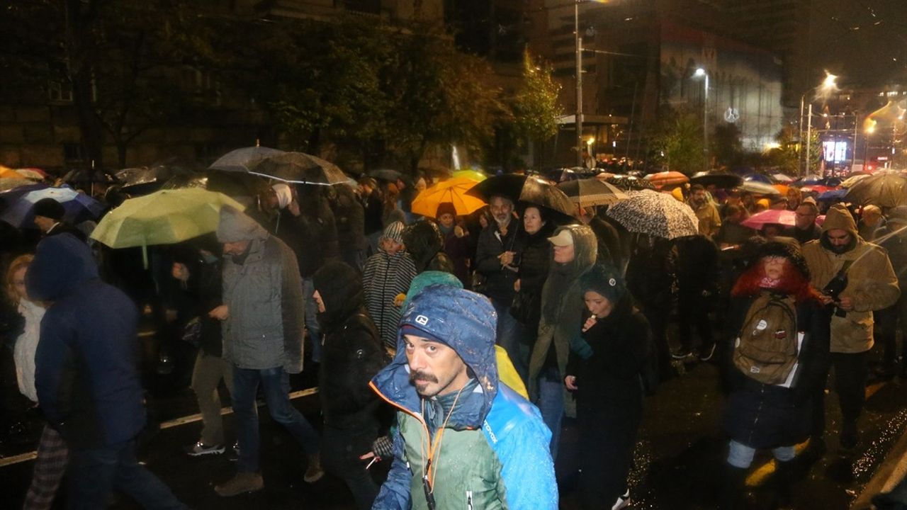 Sırbistan'da Kazanın Ardından Protesto: Başbakan Vucevic İstifaya Çağrıldı