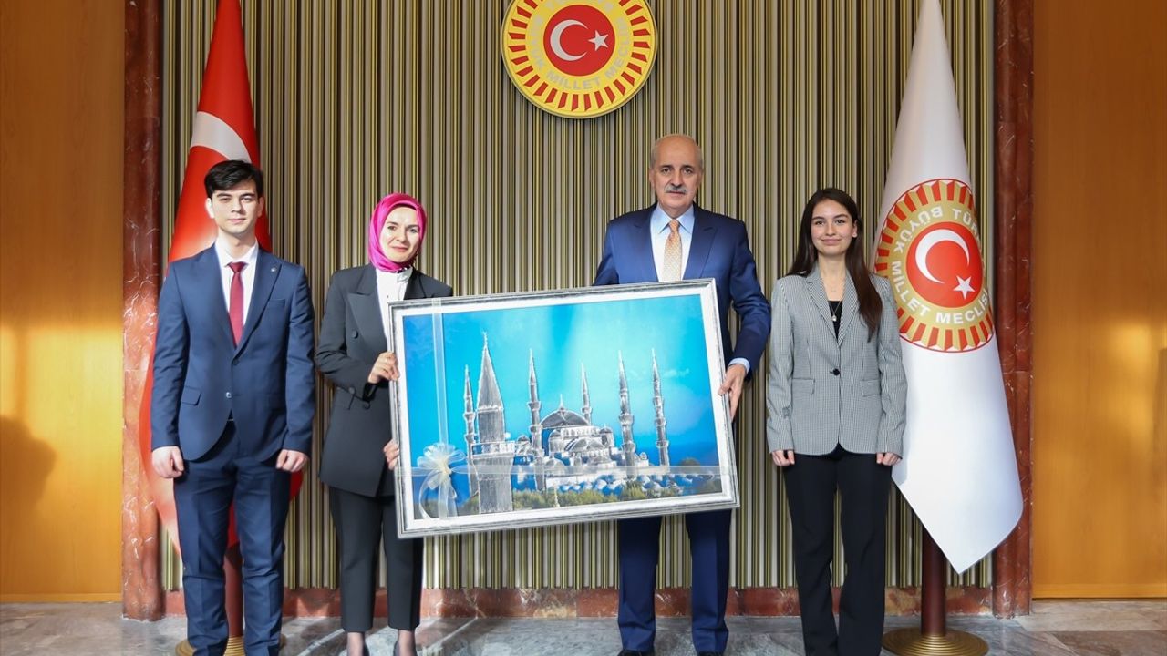 TBMM Başkanı Kurtulmuş, Çocuk Temsilcilerini Ağırladı