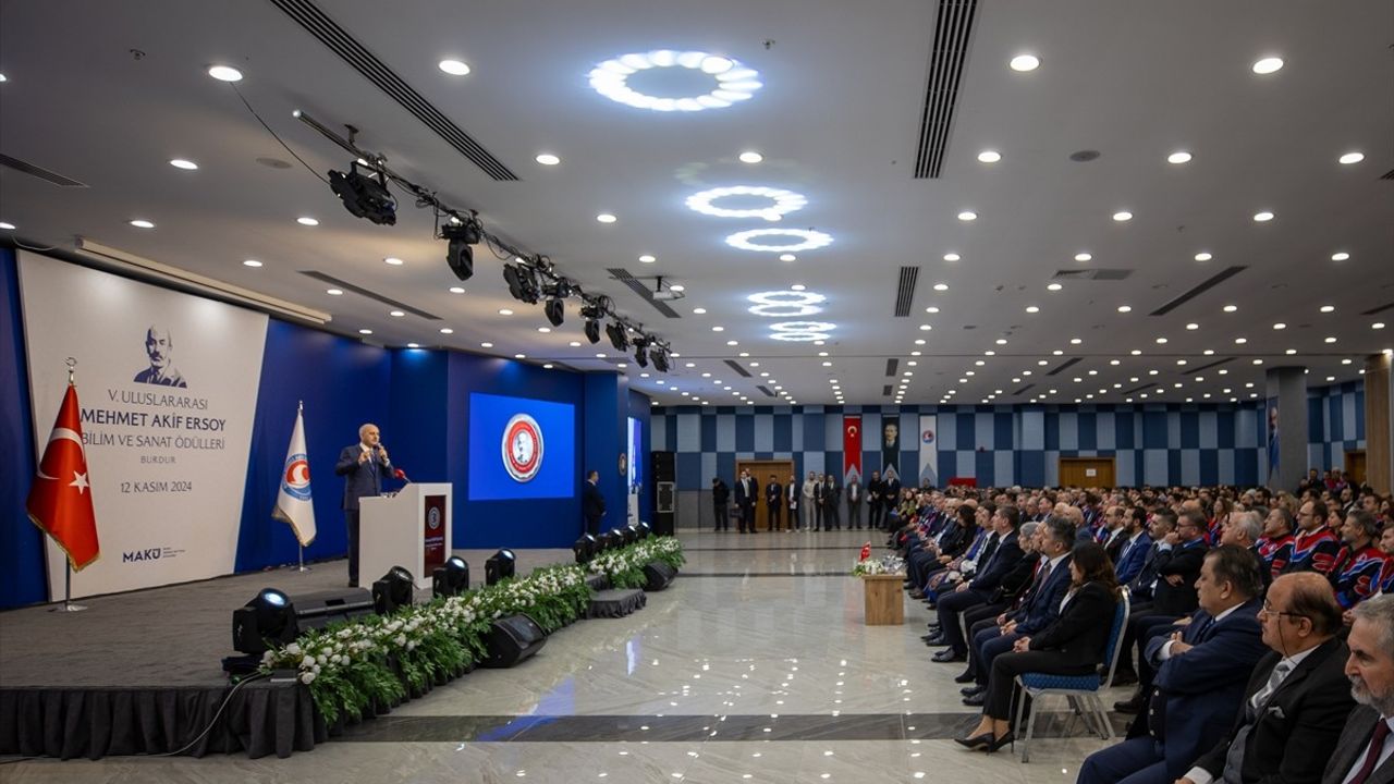 TBMM Başkanı Kurtulmuş, Mehmet Akif Ersoy Üniversitesi'nde Konuştu