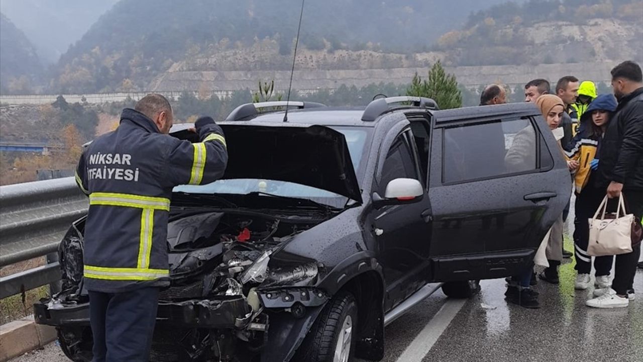 Tokat'ta Trafik Kazası: 2 Yaralı