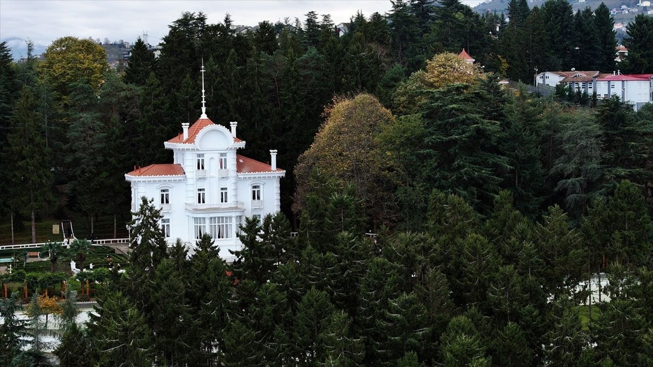 Trabzon'da Atatürk Köşkü'nde Ziyaretçi Yoğunluğu