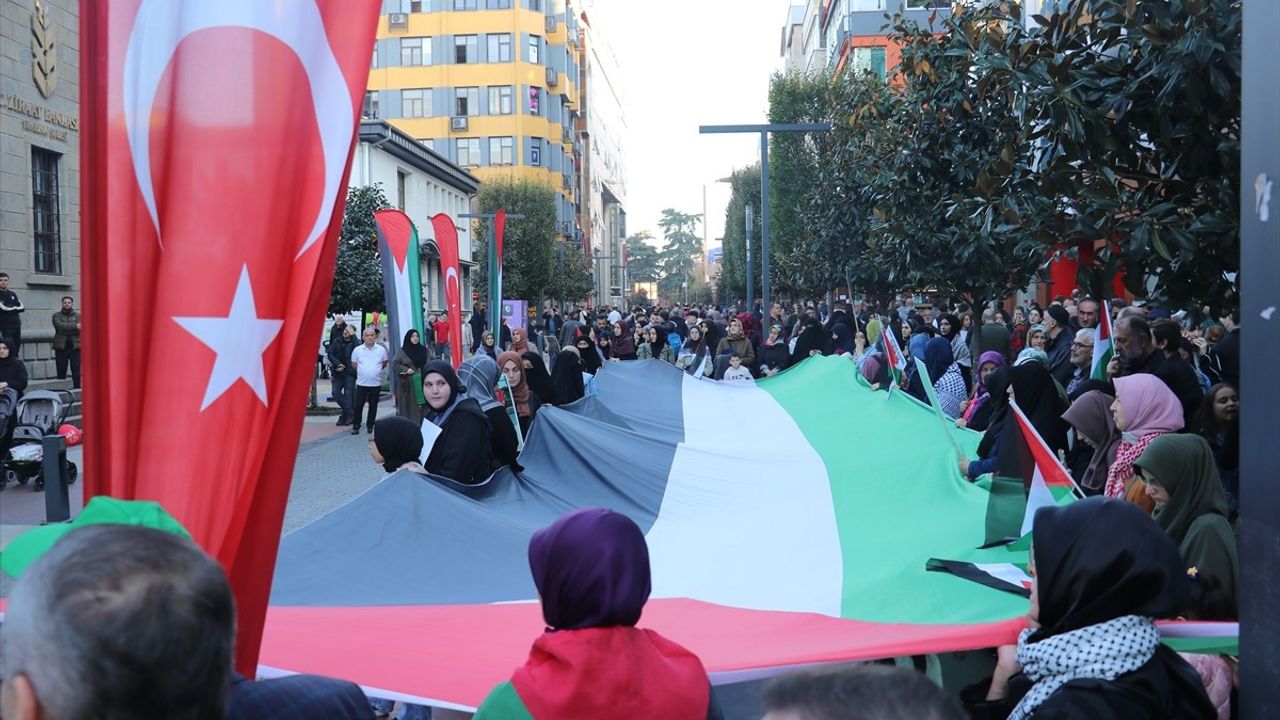 Trabzon'da Filistin'e Destek Yürüyüşü Gerçekleştirildi