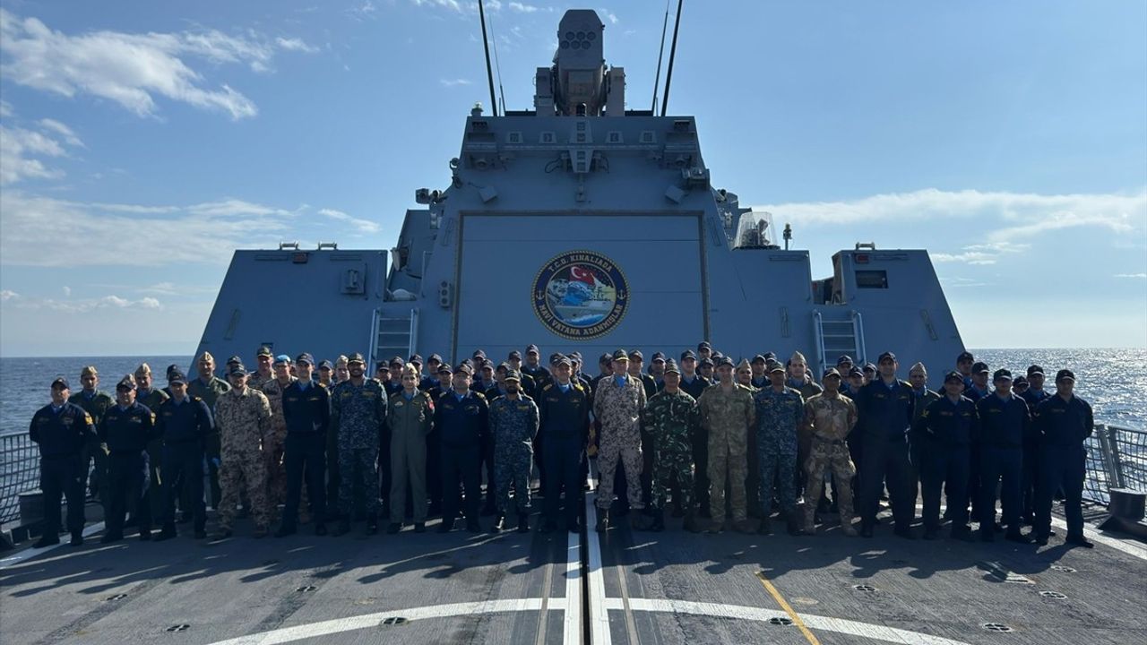 UNIFIL Deniz Görev Grubu Komutanı TCG Kınalıada'yı Ziyaret Etti