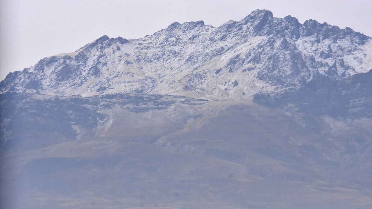 Van ve Hakkari'de Kar ve Sis Etkili Oluyor