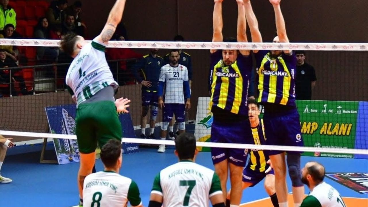 Voleybolda Heyecan Doruğa Ulaştı: Kuşgöz İzmir Vinç Akkuş Belediyespor, Fenerbahçe'yi Yendi