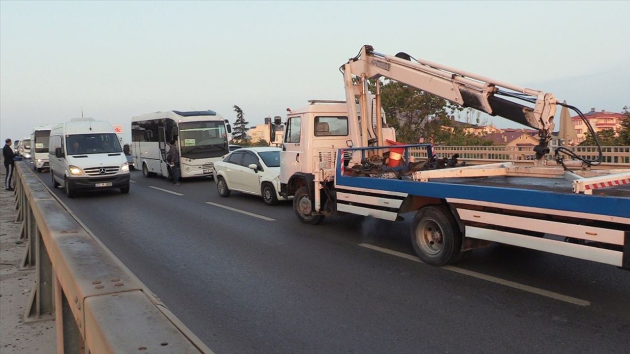 Yalova'da Zincirleme Trafik Kazası: 4 Yaralı