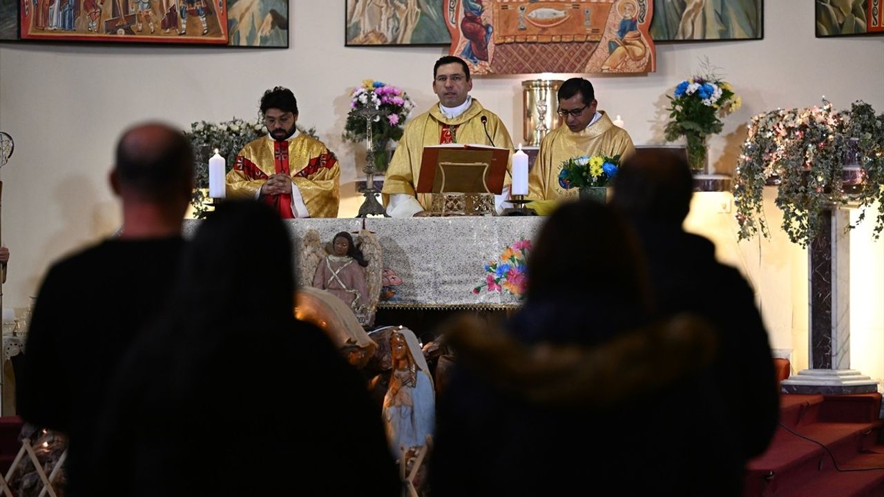 Adana'da Bebekli Kilisesi'nde Noel Kutlaması Gerçekleşti