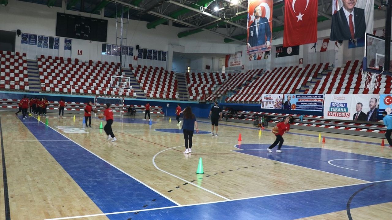 Ağrı'da Genç Basketbol Yetenekleri Yetişiyor