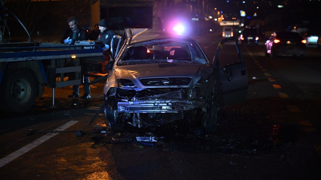 Ankara'da Trafik Kazası: 1 Ölü, 2 Yaralı