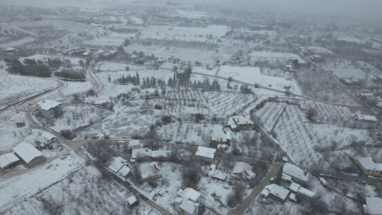 Antalya'da Kar ve Sağanak Yağış Etkili Olmaya Devam Ediyor