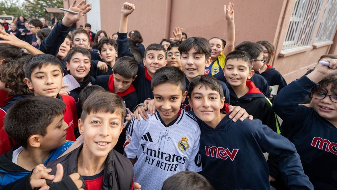 Arda Güler'den Kerem Demez'e Anlamlı Hediye