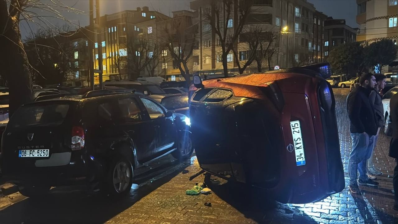 Bahçelievler'deki Kaza: Cip Devrildi, Araçlar Hasar Gördü