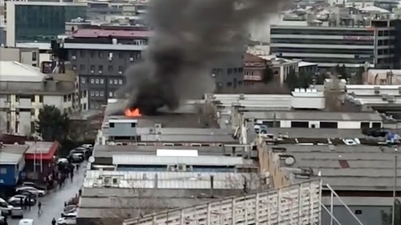 Bahçelievler'deki Matbaa Atölyesinde Yangın