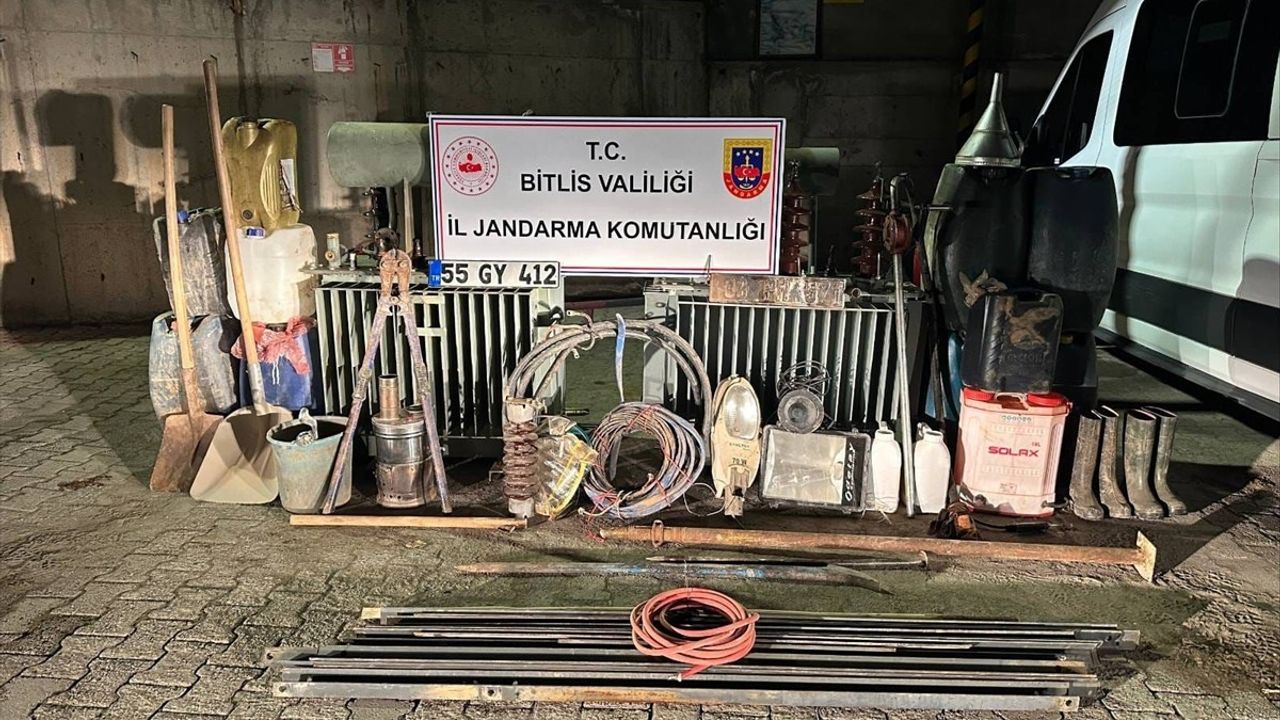 Bitlis'te 15 Hırsızlık Olayını Gerçekleştiren 4 Zanlı Tutuklandı