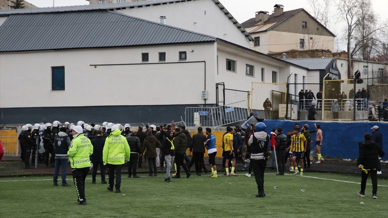 Bitlis'te Amatör Lig Maçında Kavga Çıktı