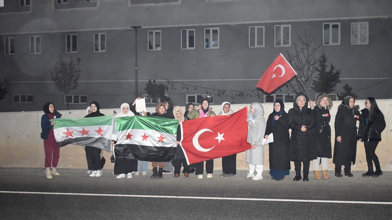 Bitlis'te Suriyeli Öğrencilerden Özgürlük Kutlaması