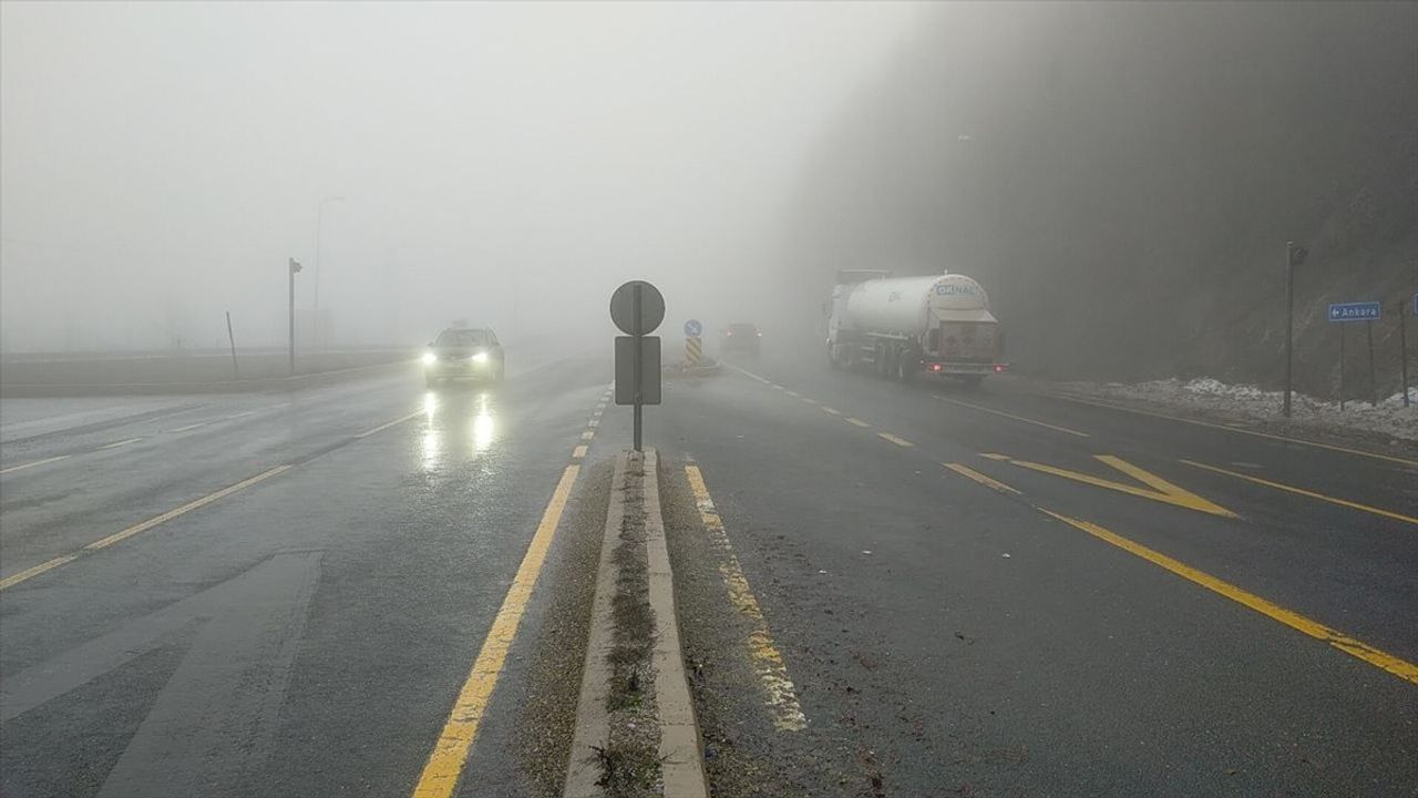 Bolu Dağı'ndaki Sis Ulaşımı Etkiliyor