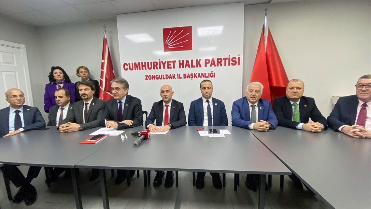 CHP Genel Başkan Yardımcıları Zonguldak'ta Basın Toplantısı Düzenledi