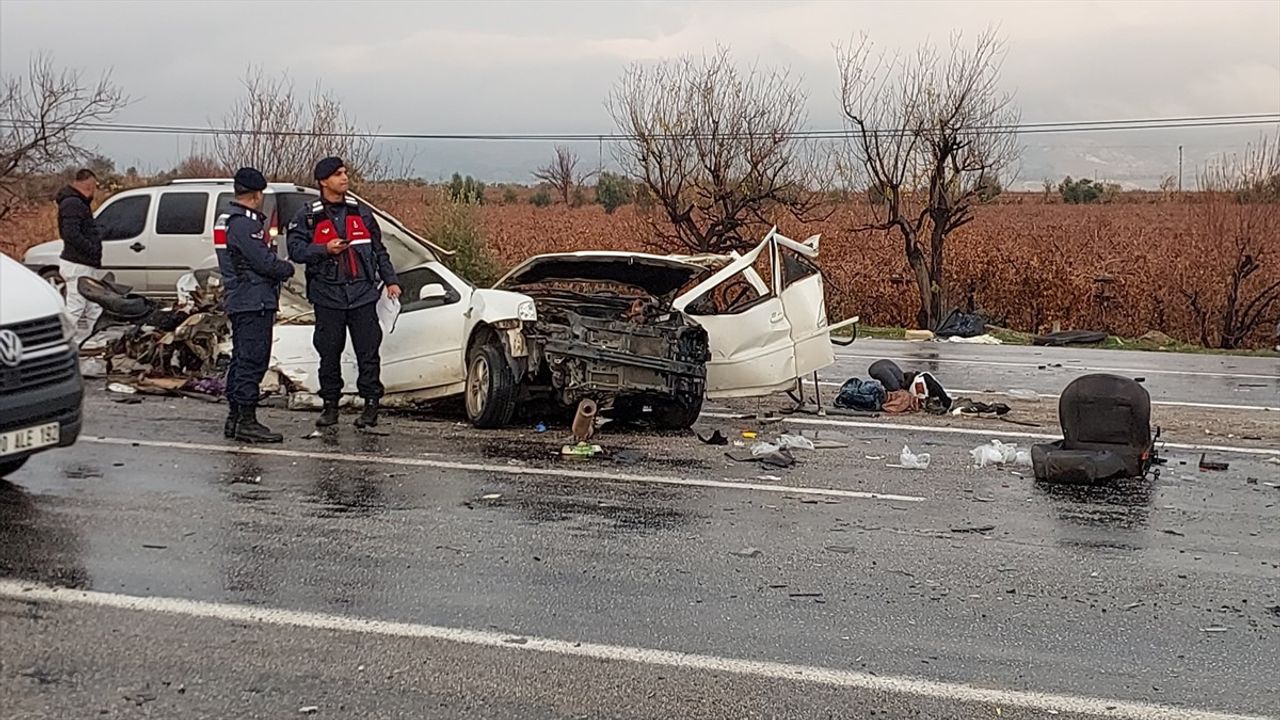 Denizli'de Trafik Kazası: 3 Ölü, 3 Yaralı