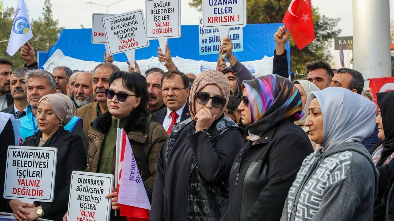 Diyarbakır'da İşten Çıkarma Eylemleri Devam Ediyor