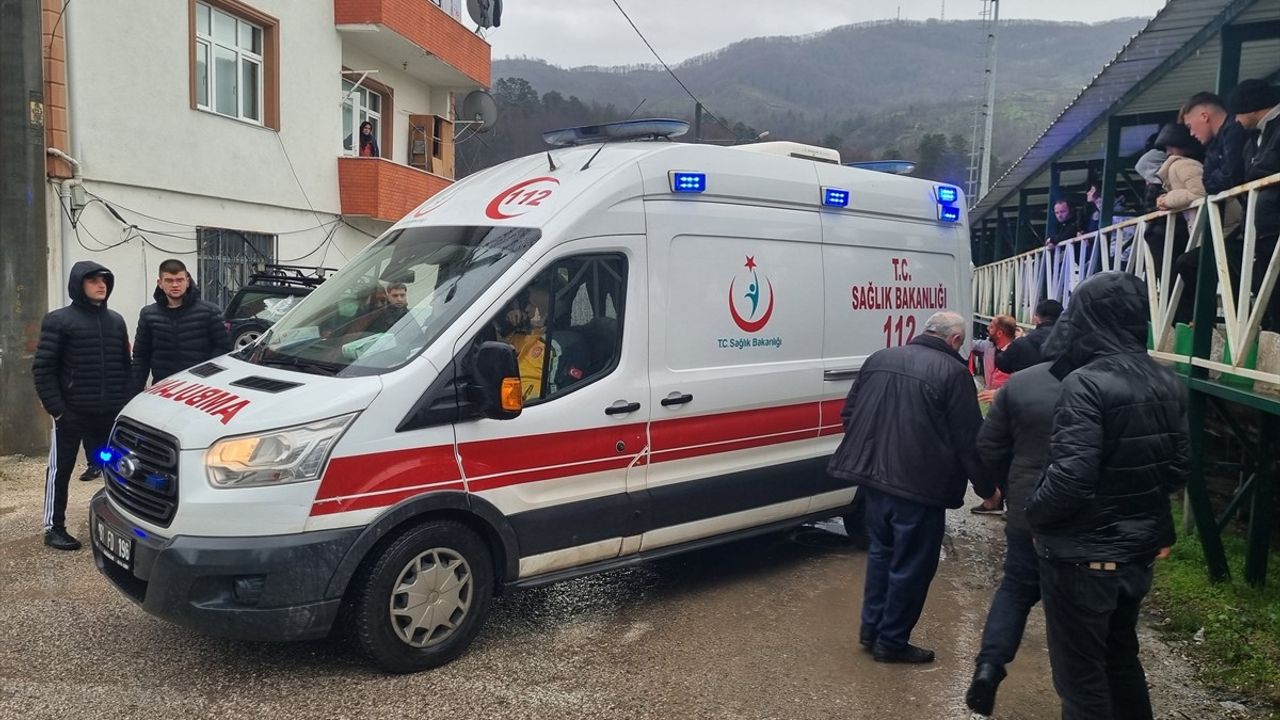 Düzce'de Süper Amatör Lig Maçı Olaylar Nedeniyle Tatil Edildi