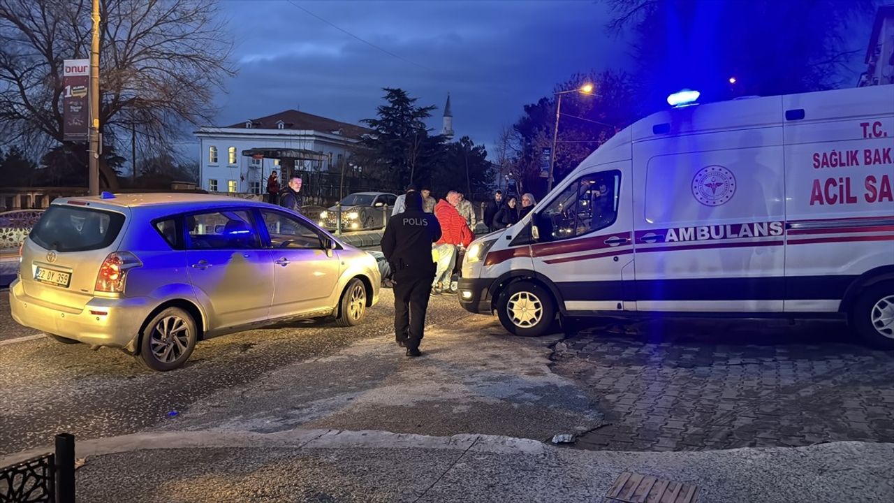 Edirne'de Lise Öğrencisi Otomobil Çarpması Sonucu Yaralandı