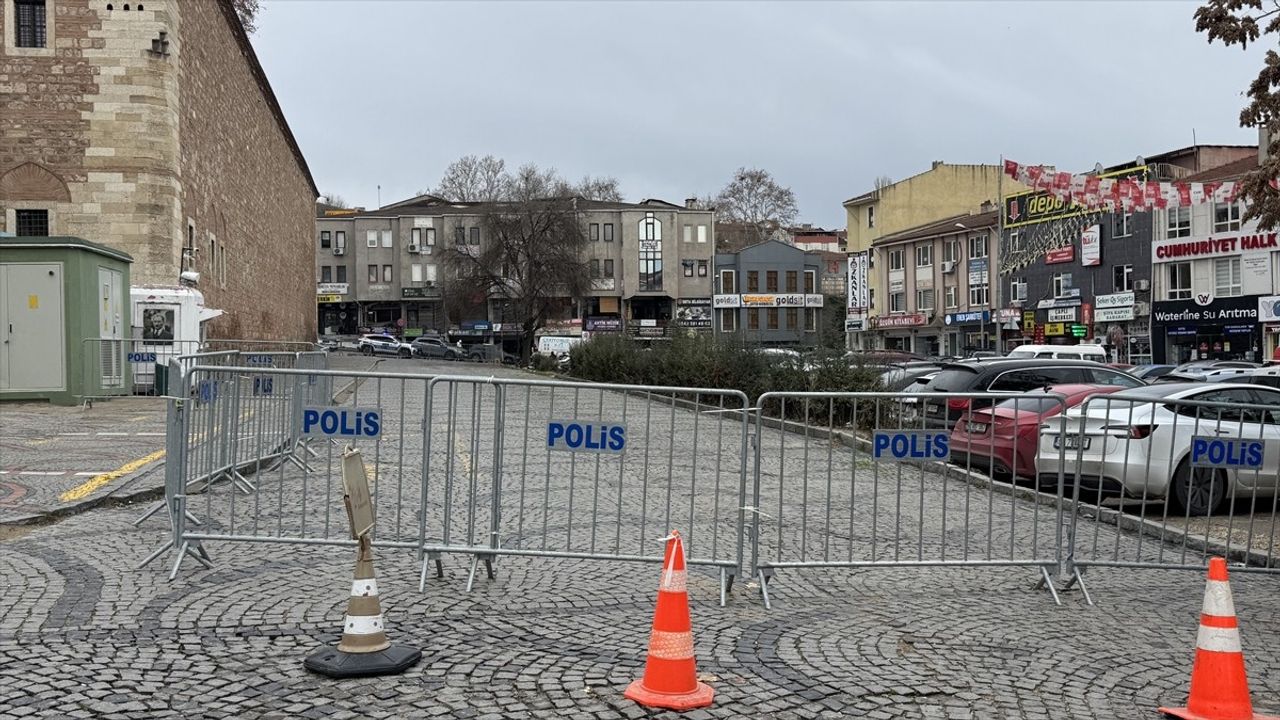 Edirne'de Otopark Sorununa Çözüm: Kamusal Alanlar Kapatıldı