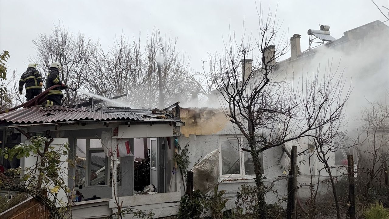 Edirne'de Yangın: Tek Katlı Ev Kül Oldu