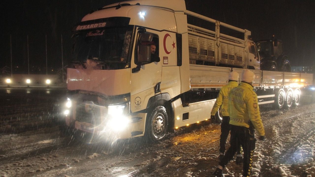 Erzincan'da Kar Nedeniyle Geçitler Kapandı